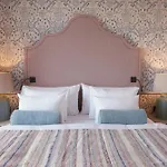 Henriks Hotel 4*