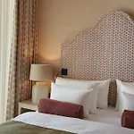 Henriks Hotel 4*